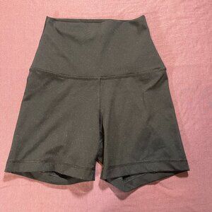 Yogalicious Lux Everyday 5" Short in Black - Size Extra Small (XS)
